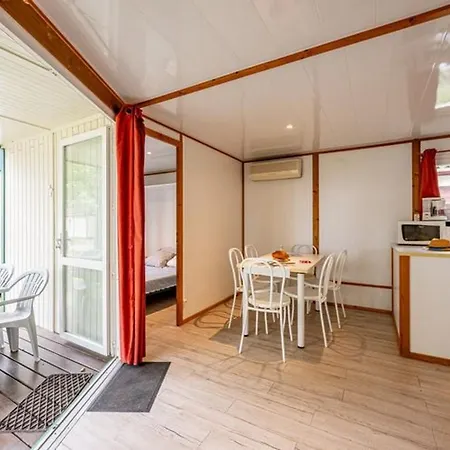 مكان تخييم 6 Pers Avec Terrasse A - Api-1-52-584